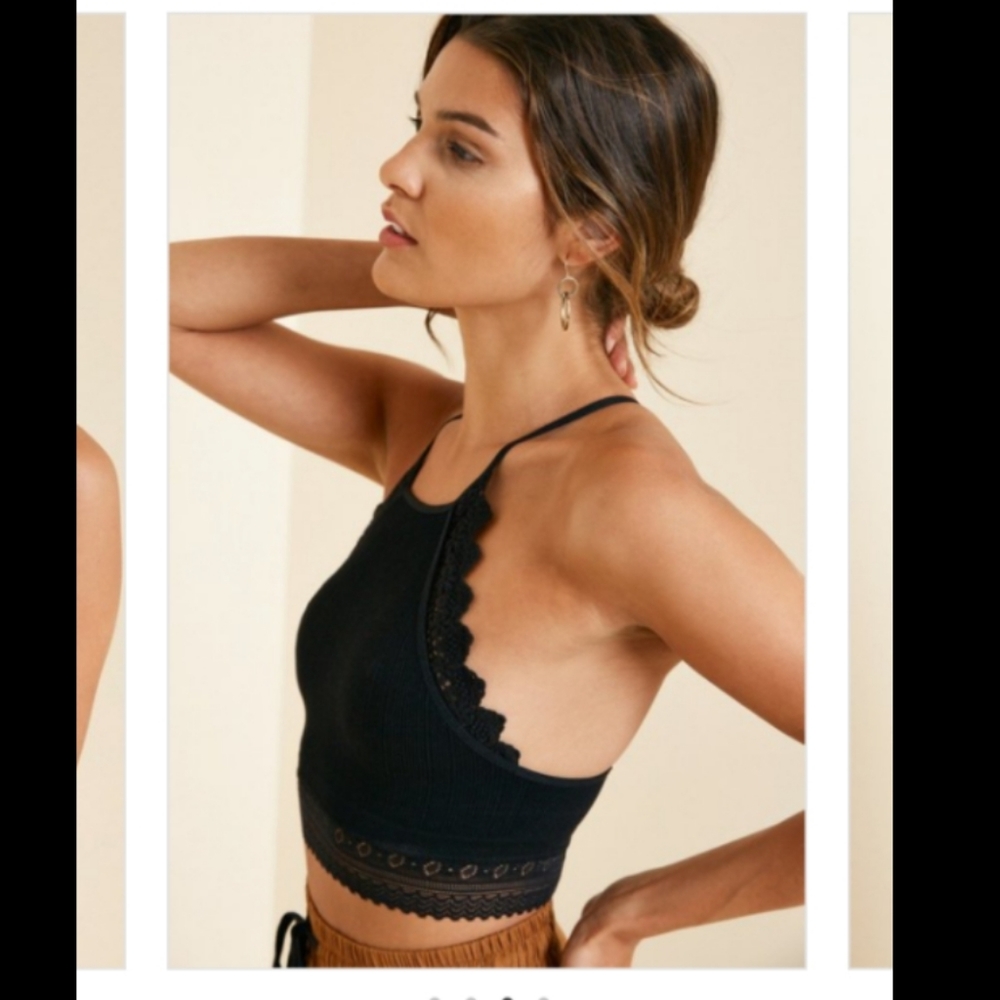 Black yoga top or cute bralette can wear many ways